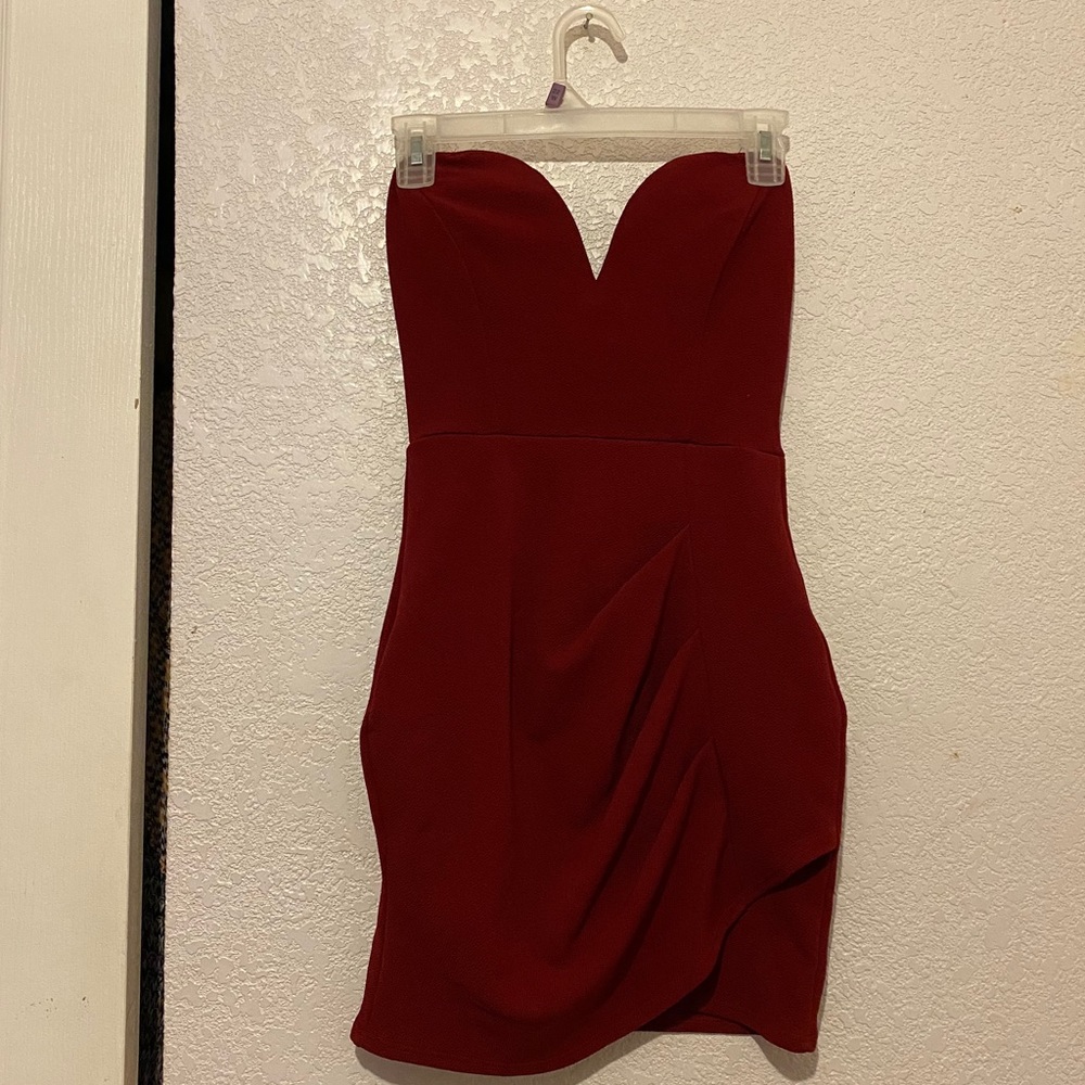 Maroon Sweetheart Strapless Dress